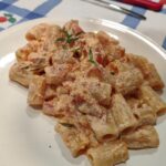 Pasta salmone, ricotta e pomodoro